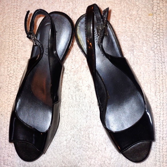 nine west peep toe slingback pumps